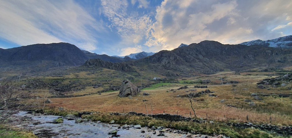 Widok na przełęcz górską w Eryri 