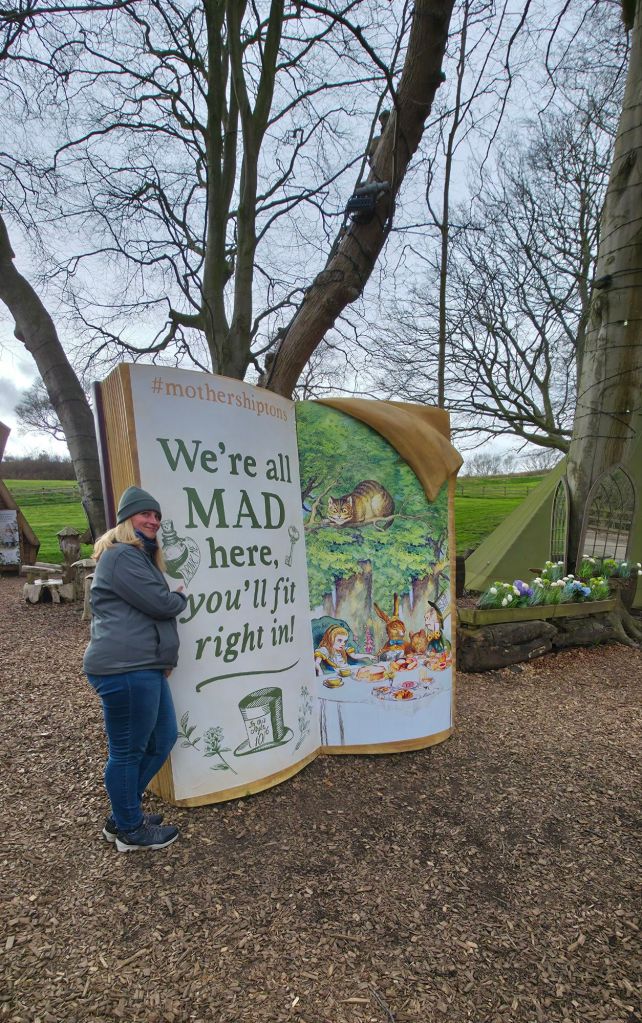 Wielka księga Alicji w Krainie Czarów 