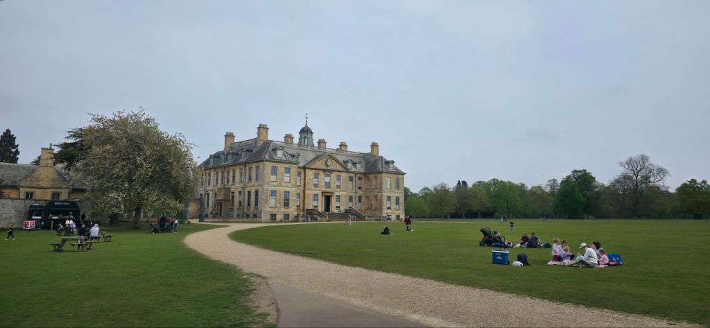 Belton House od strony wejścia głównego 