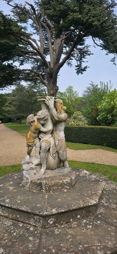 Barakowa statua ogrodowa 