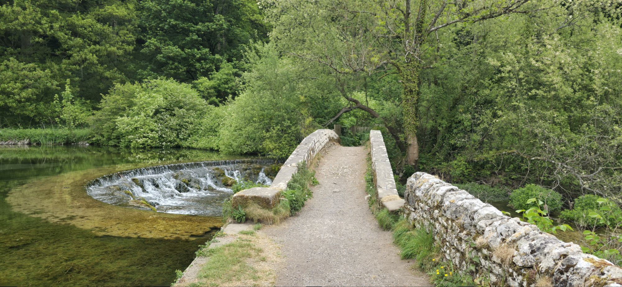 Kamienny mostek nad rzeką Lathkill