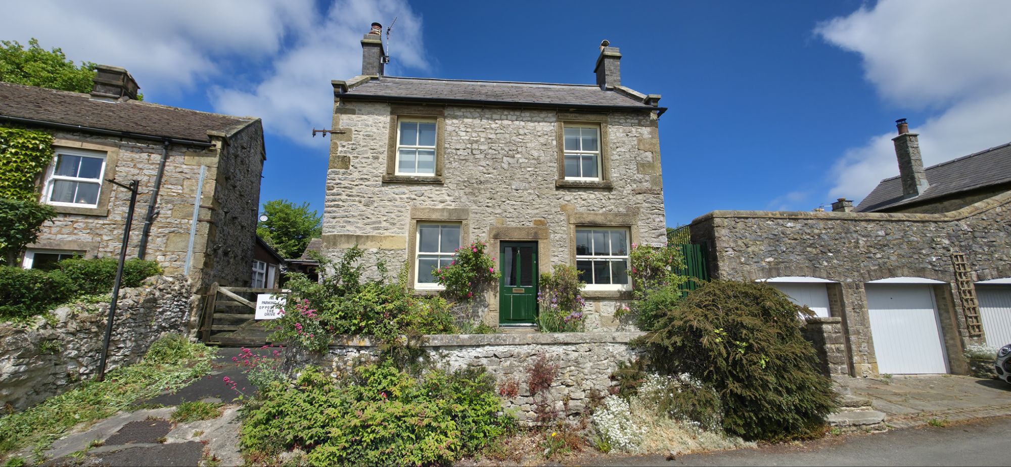 Zabytkowy domek we wsi angielskiej