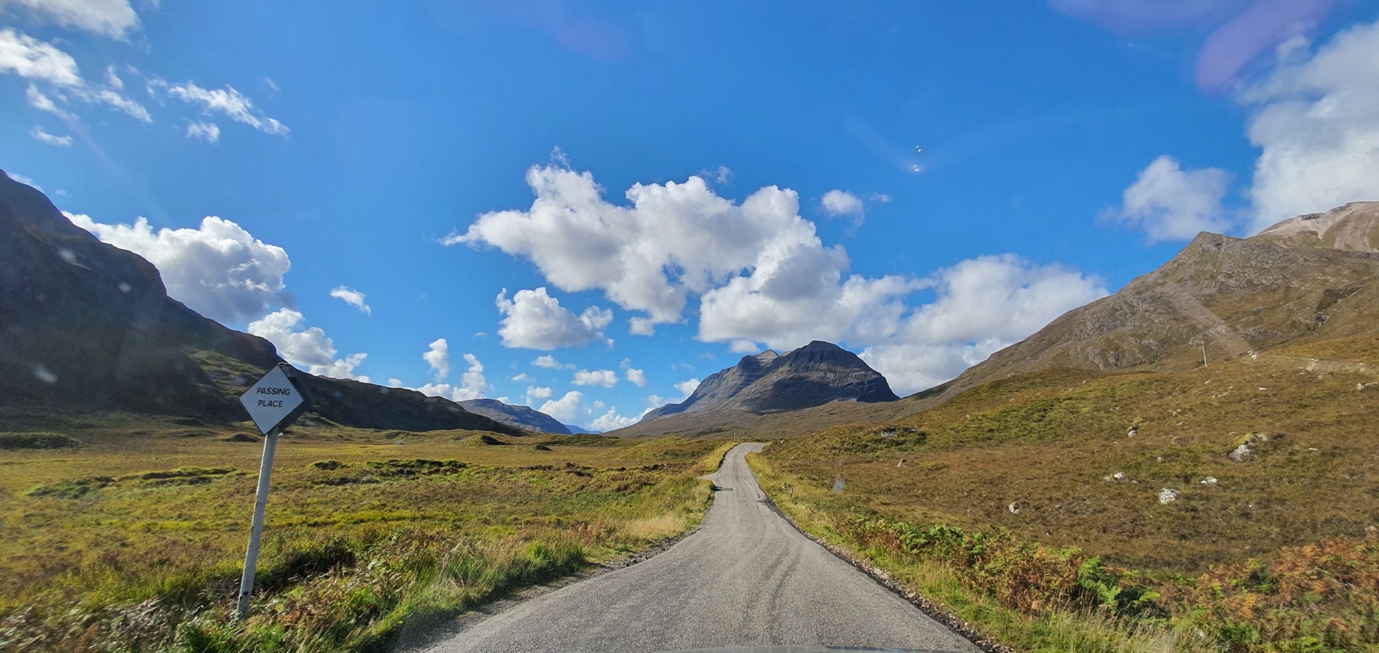 Cudowne szkockie krajobrazy wzdłuż NC500