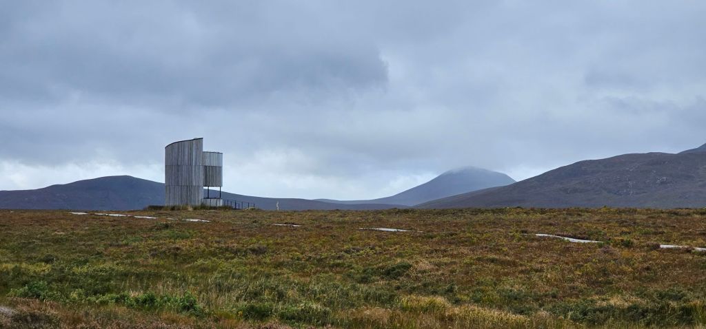 Wieża widokowa na terenie rezerwatu przyrody Forsinard Flows 