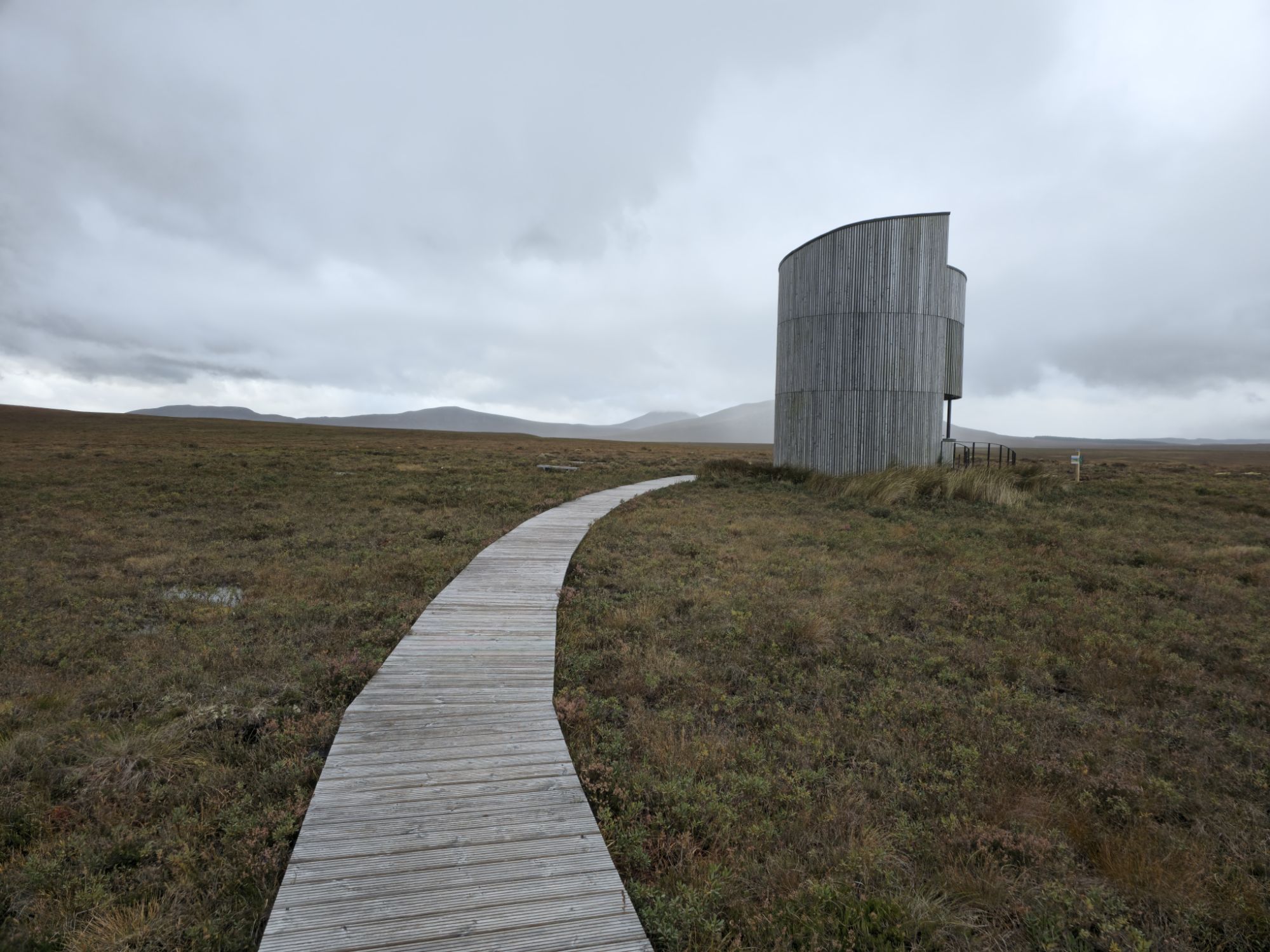 Drewniane kładki w Forsinard Flows 