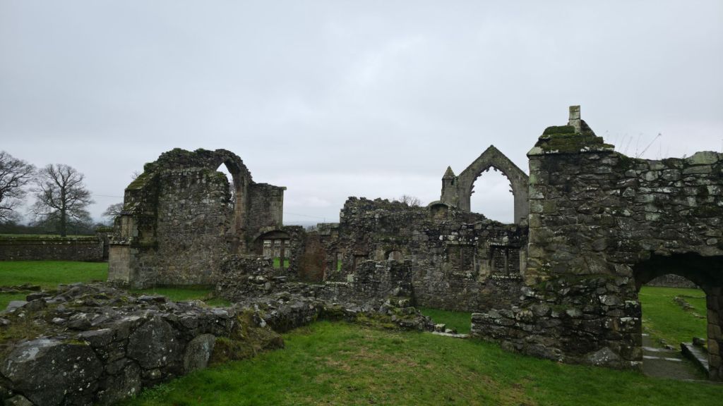 Szare ruiny kamienne 