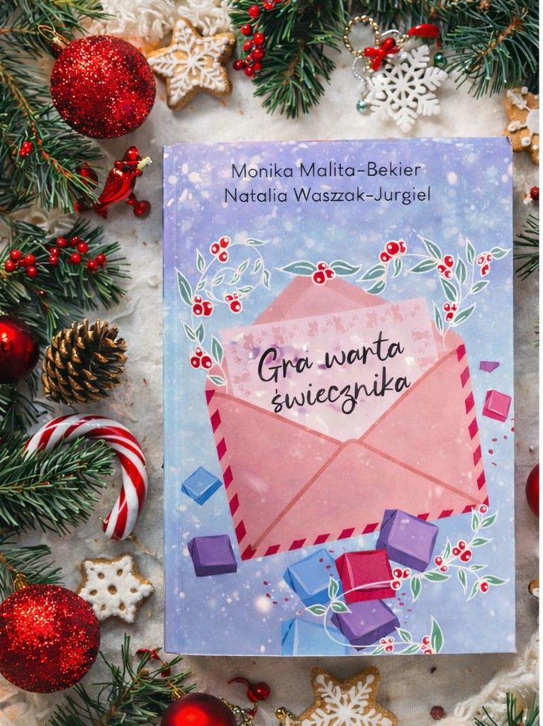 Okładka książki na tle świątecznego tła 